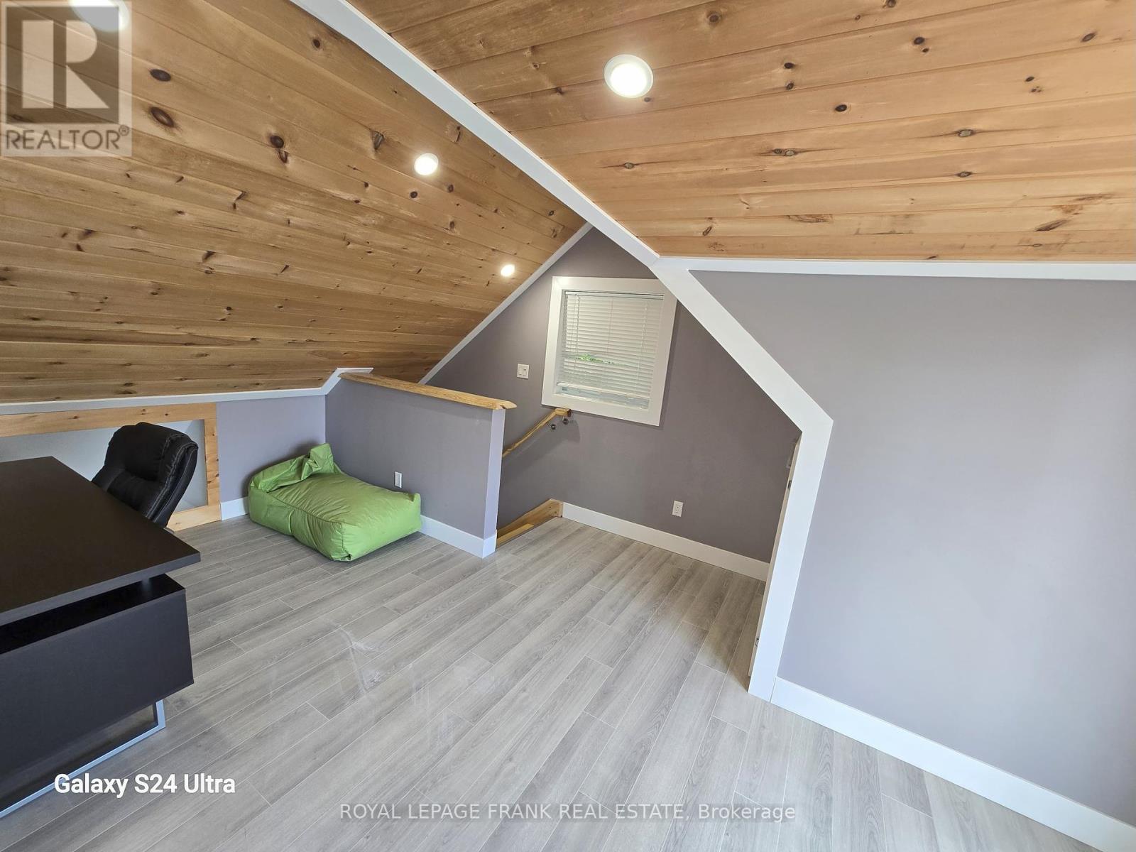 71 Falls Bay Road, Kawartha Lakes, Ontario  K0M 1A0 - Photo 23 - X12381926