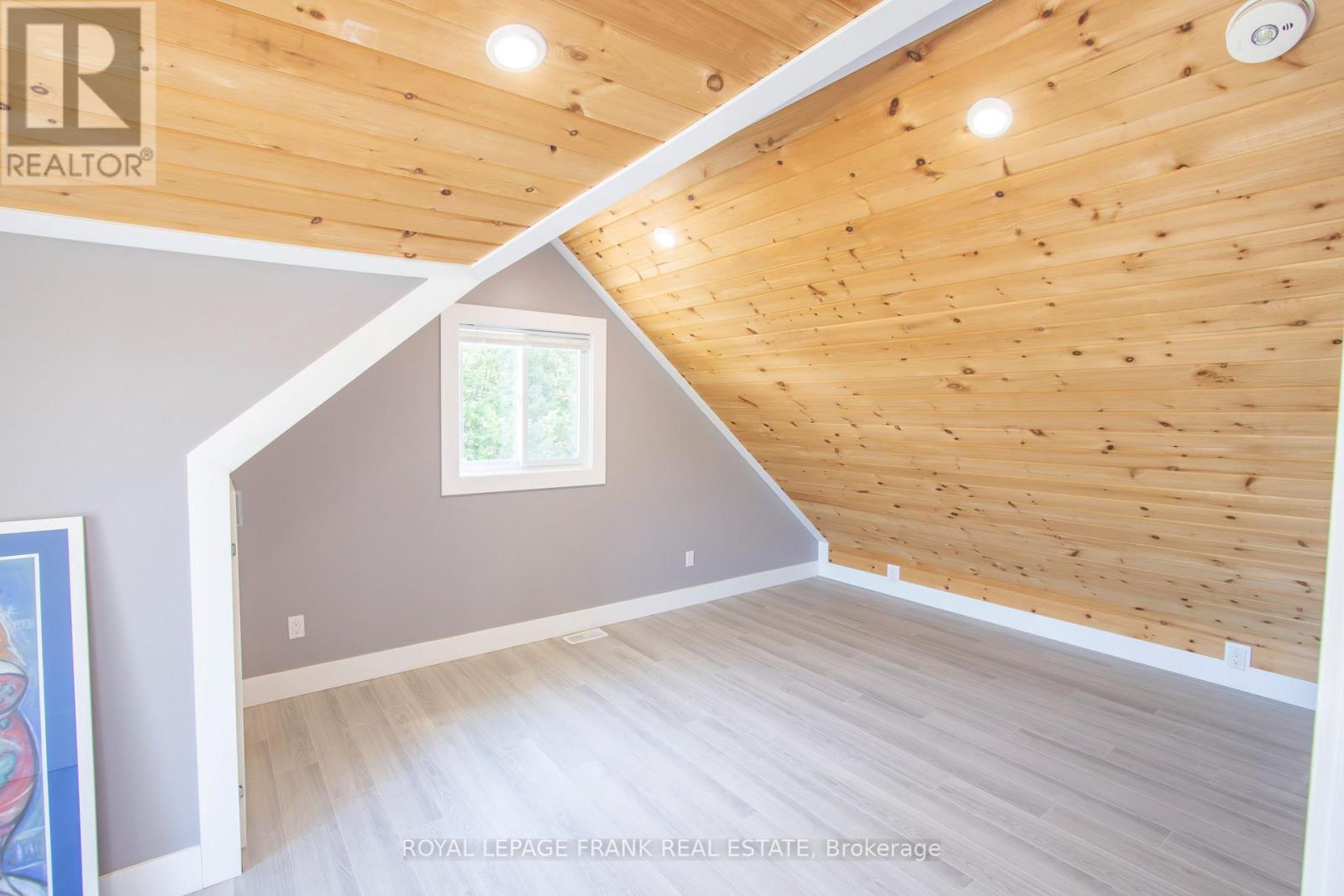 71 Falls Bay Road, Kawartha Lakes, Ontario  K0M 1A0 - Photo 25 - X12381926