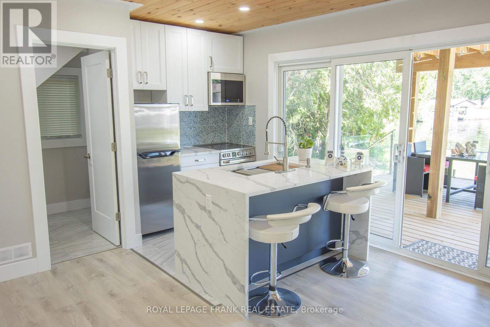 71 Falls Bay Road, Kawartha Lakes, Ontario  K0M 1A0 - Photo 9 - X12381926