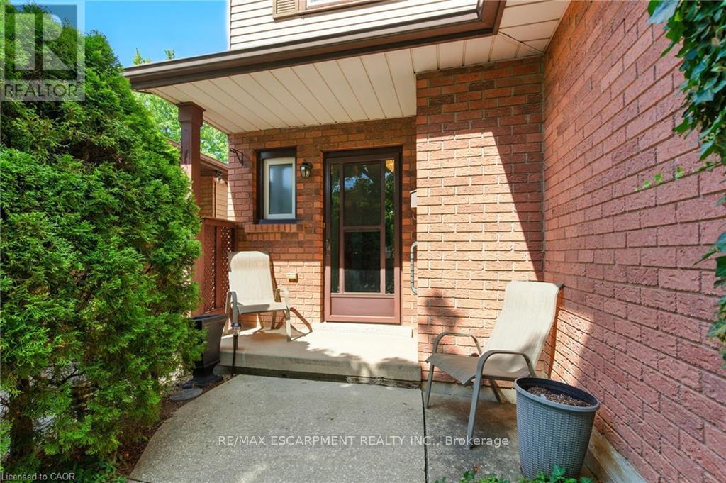 39 Megna Court, Hamilton (Gurnett), Ontario  L9C 6Y6 - Photo 4 - X12381894