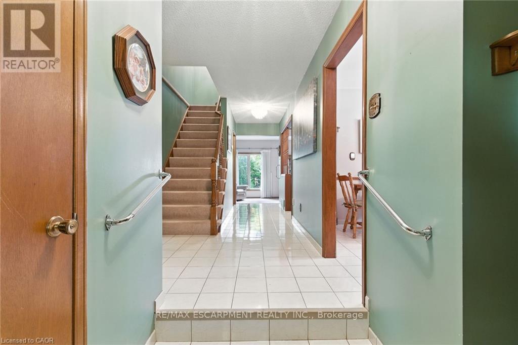 39 Megna Court, Hamilton (Gurnett), Ontario  L9C 6Y6 - Photo 5 - X12381894