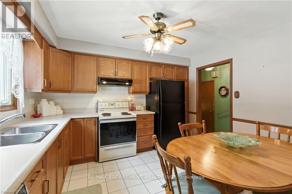 39 Megna Court, Hamilton (Gurnett), Ontario  L9C 6Y6 - Photo 6 - X12381894