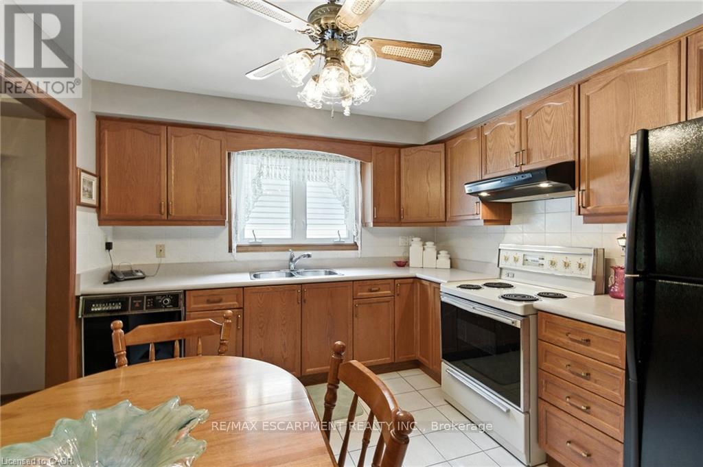 39 Megna Court, Hamilton (Gurnett), Ontario  L9C 6Y6 - Photo 7 - X12381894