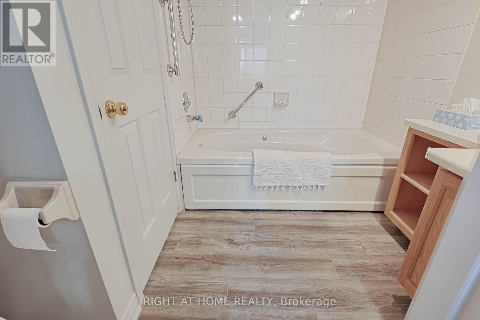 4 - 215 Pine Street, Collingwood, Ontario  L9Y 2P3 - Photo 18 - S12081876