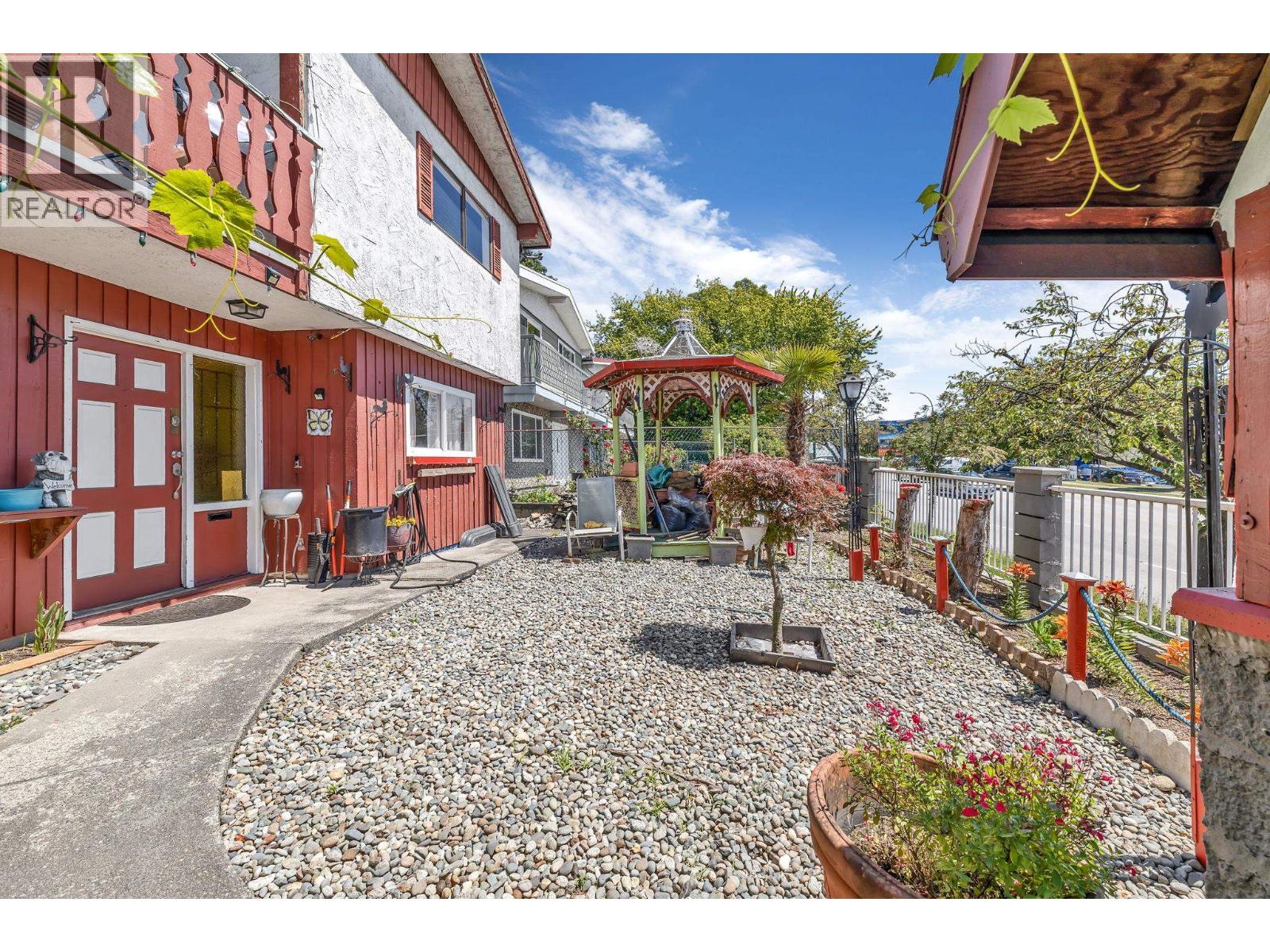 1017 Se Marine Drive, Vancouver, British Columbia  V5X 2V5 - Photo 2 - R2996298