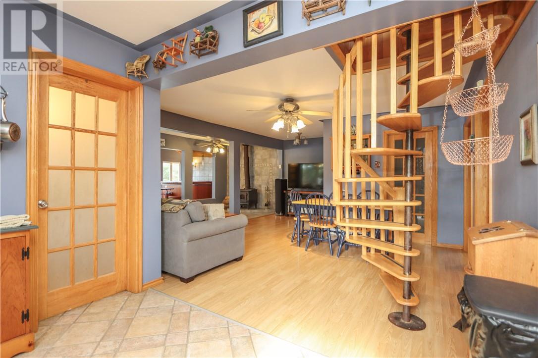 407 Fairbank N Road, Whitefish, Ontario  P0M 3E0 - Photo 10 - 2124458