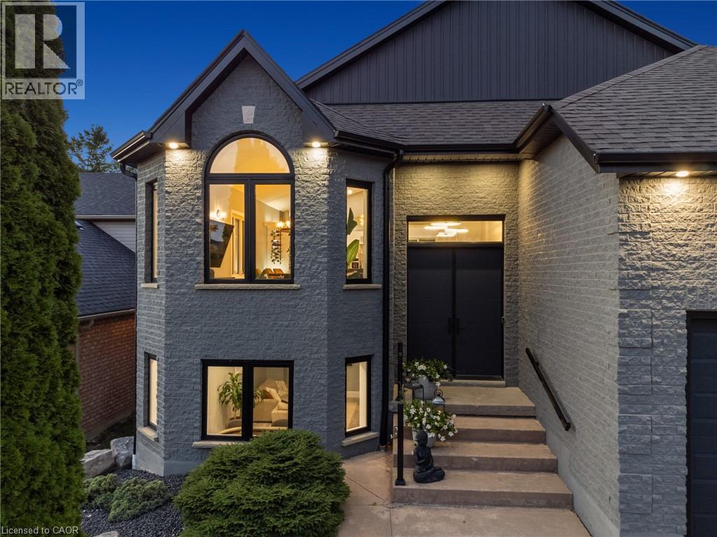 Property at 34 WOODCREST Court image 4