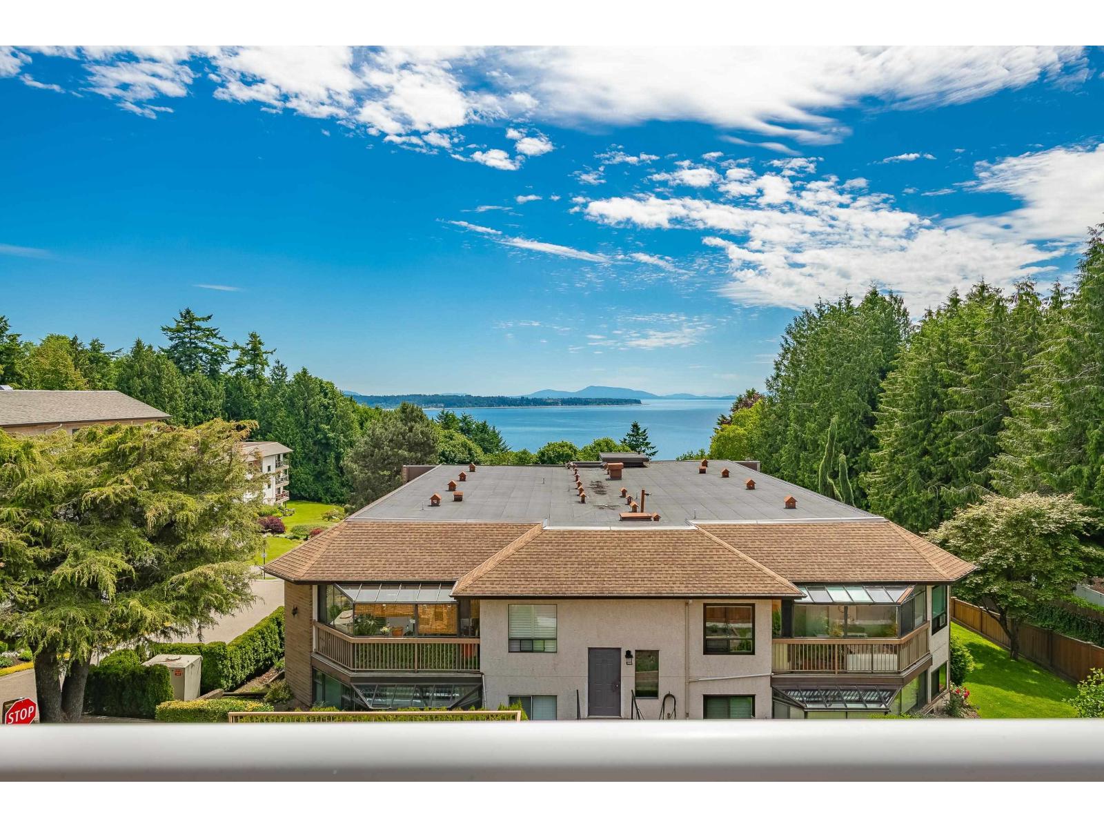 104 14934 THRIFT AVENUE, White Rock, British Columbia