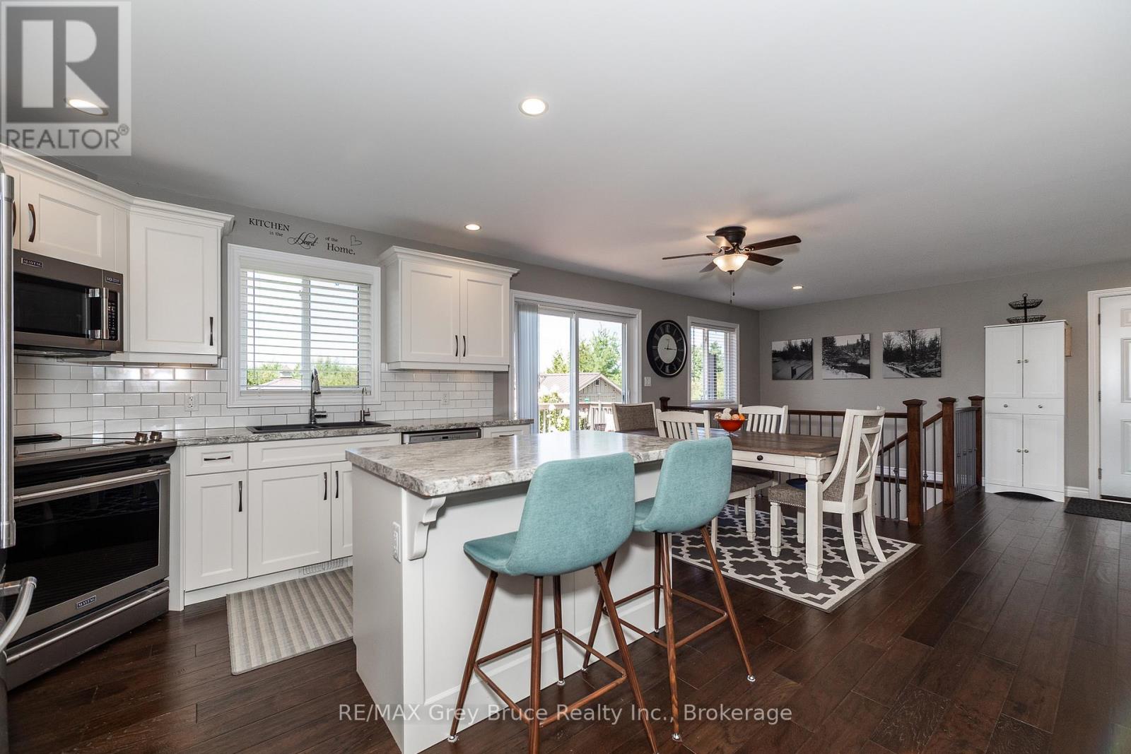 135 Mccullough Lake Drive, Chatsworth, Ontario  N0H 2V0 - Photo 12 - X12382123