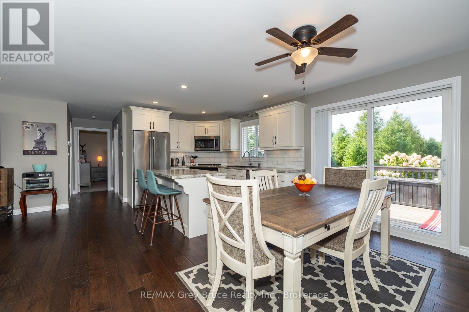 135 Mccullough Lake Drive, Chatsworth, Ontario  N0H 2V0 - Photo 7 - X12382123