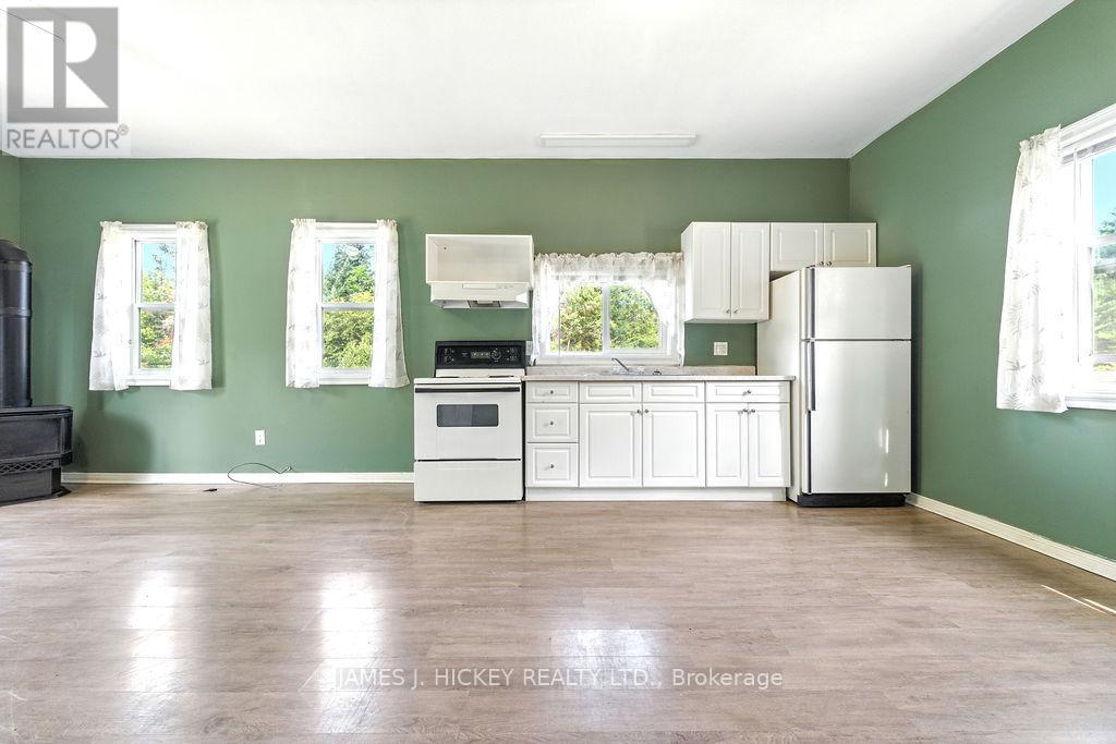 37335 Highway 17 Highway, Laurentian Hills, Ontario  K0J 2H0 - Photo 7 - X12382151