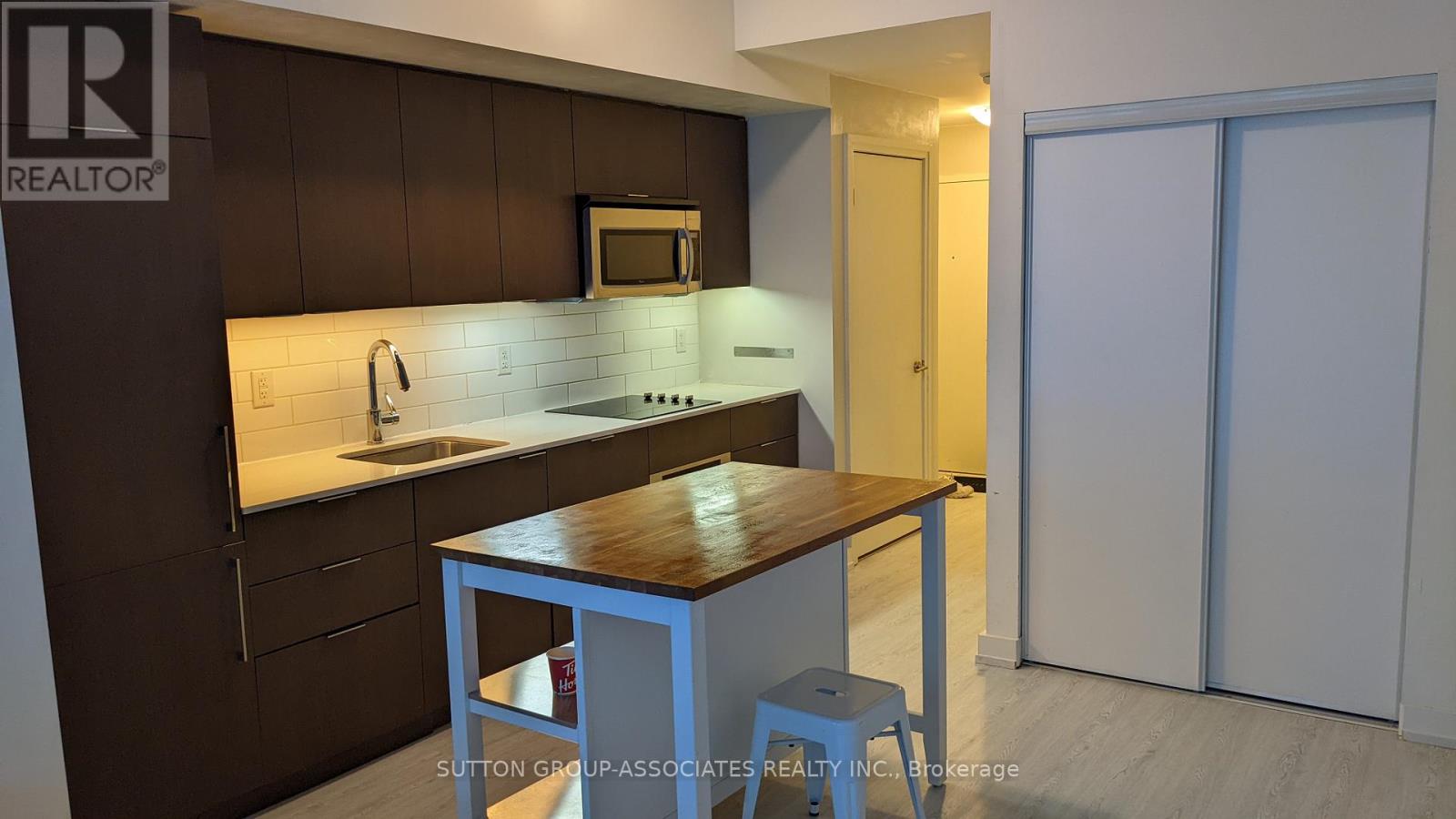 218 - 5 Hanna Avenue, Toronto, Ontario  M6K 1X6 - Photo 2 - C12382071