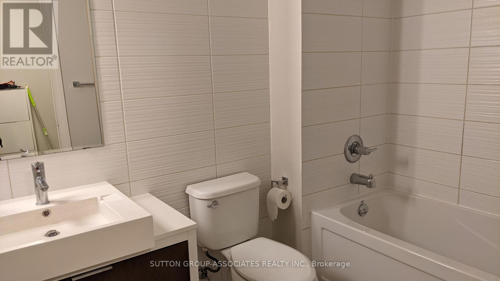 218 - 5 Hanna Avenue, Toronto, Ontario  M6K 1X6 - Photo 8 - C12382071