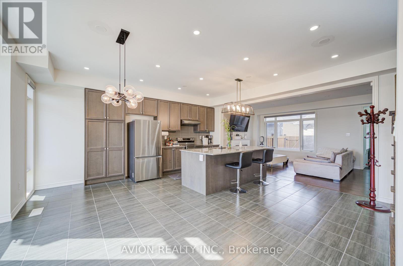 261 Coronation Road, Whitby, Ontario  L1P 0H8 - Photo 4 - E12381939