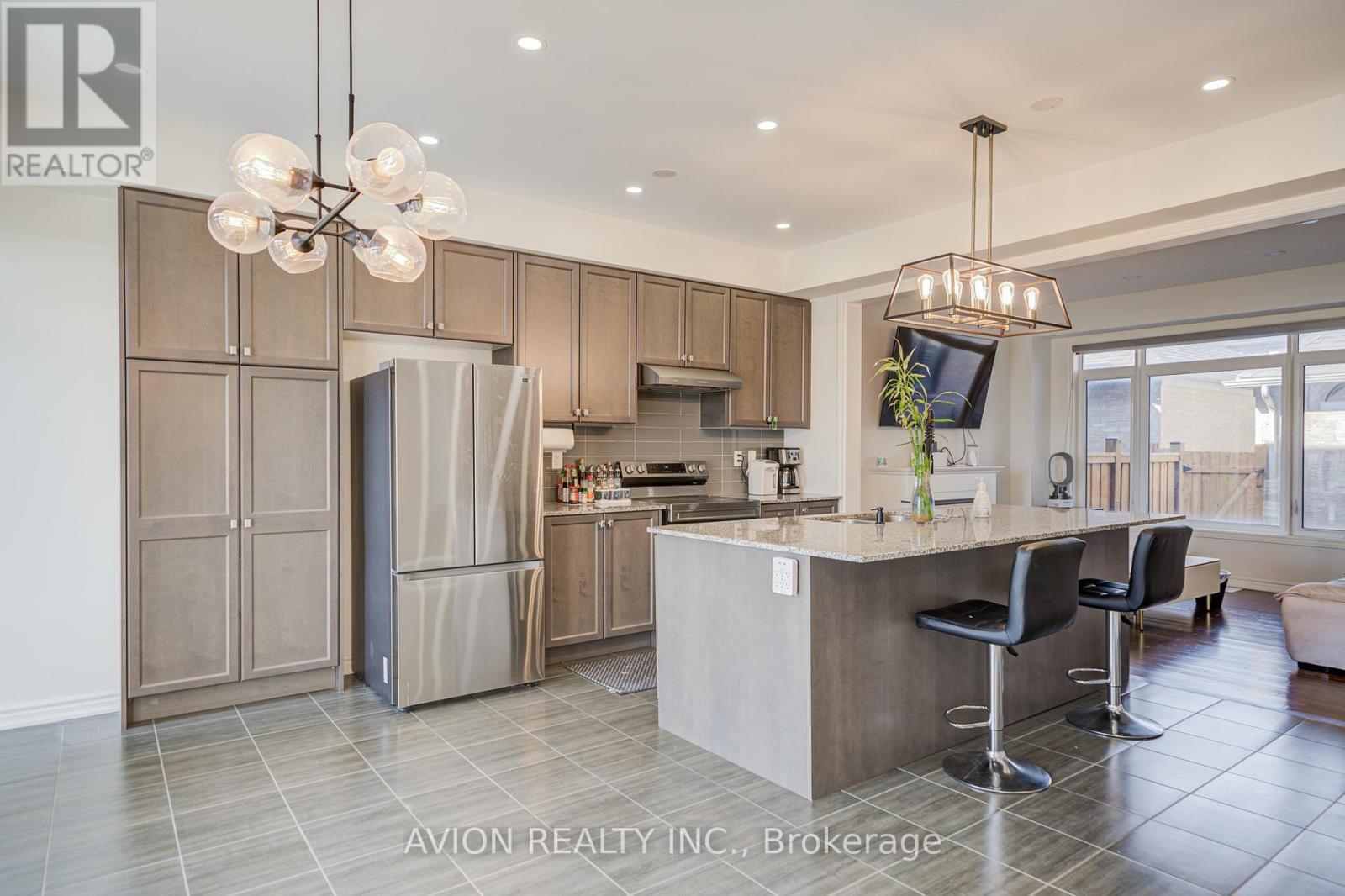 261 Coronation Road, Whitby, Ontario  L1P 0H8 - Photo 5 - E12381939