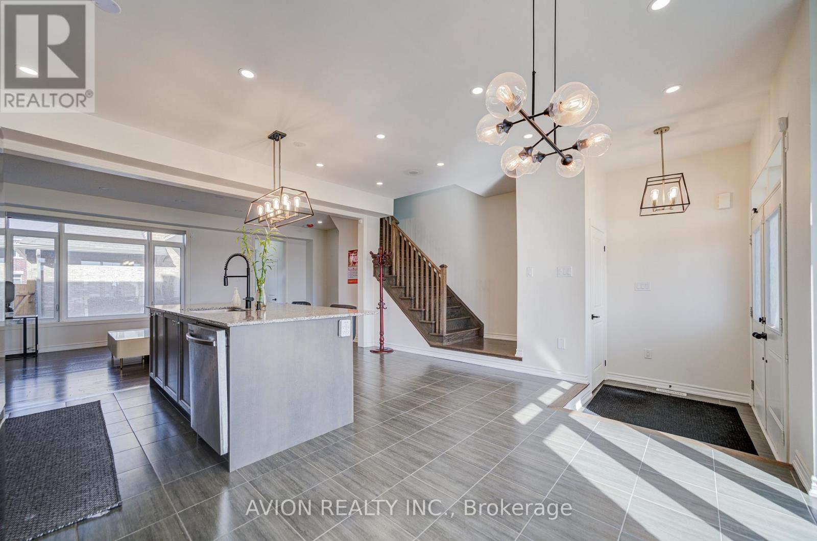 261 Coronation Road, Whitby, Ontario  L1P 0H8 - Photo 9 - E12381939