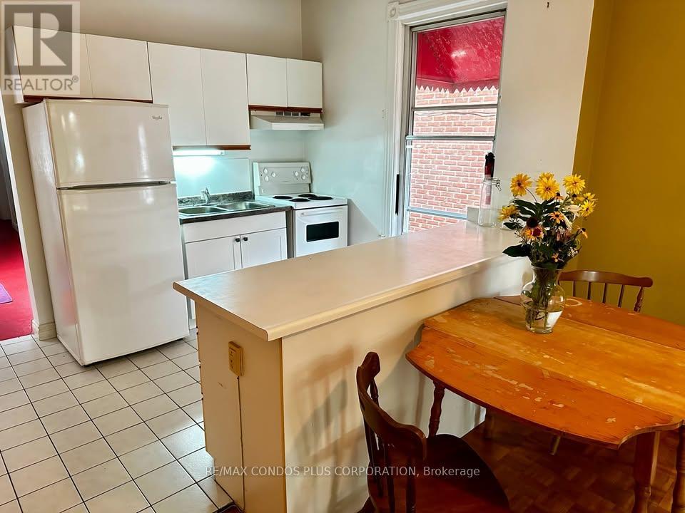 548 Roxton Road, Toronto, Ontario  M6G 3R4 - Photo 11 - C12379408