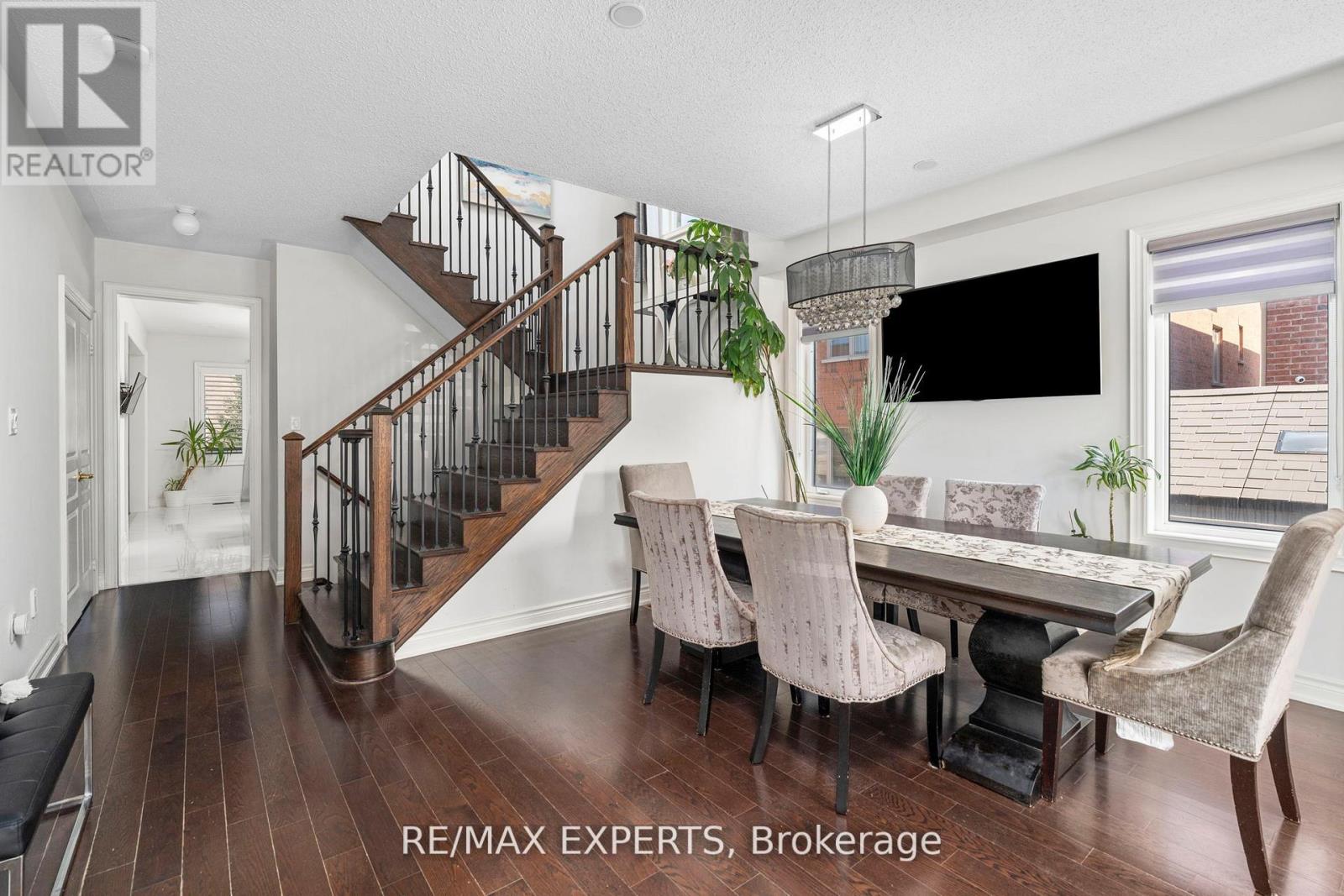 72 Foshan Avenue, Markham, Ontario  L6C 0P8 - Photo 4 - N12381943