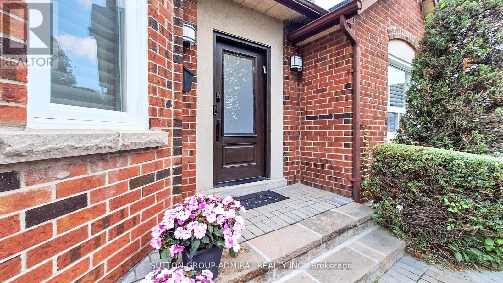 122 Edmund Seager Drive, Vaughan (Uplands), Ontario  L4J 4S7 - Photo 11 - N12381947