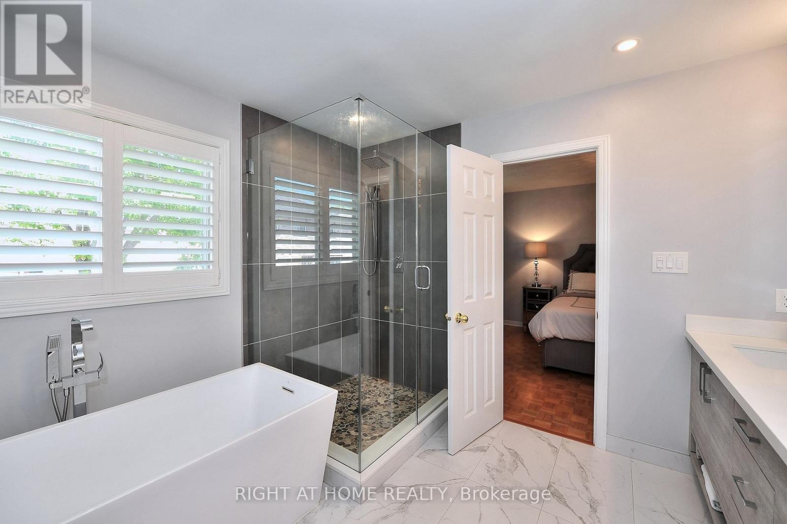 11 Giovanni Way, Vaughan, Ontario  L4H 1R7 - Photo 18 - N12381948