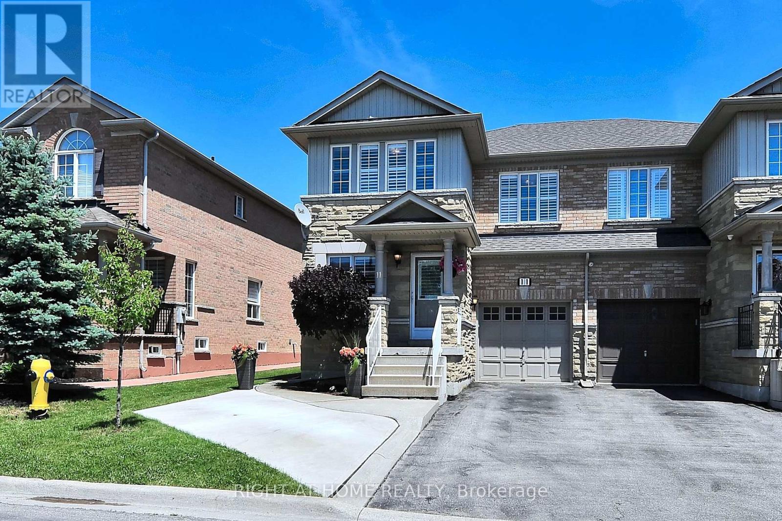 11 Giovanni Way, Vaughan, Ontario  L4H 1R7 - Photo 2 - N12381948