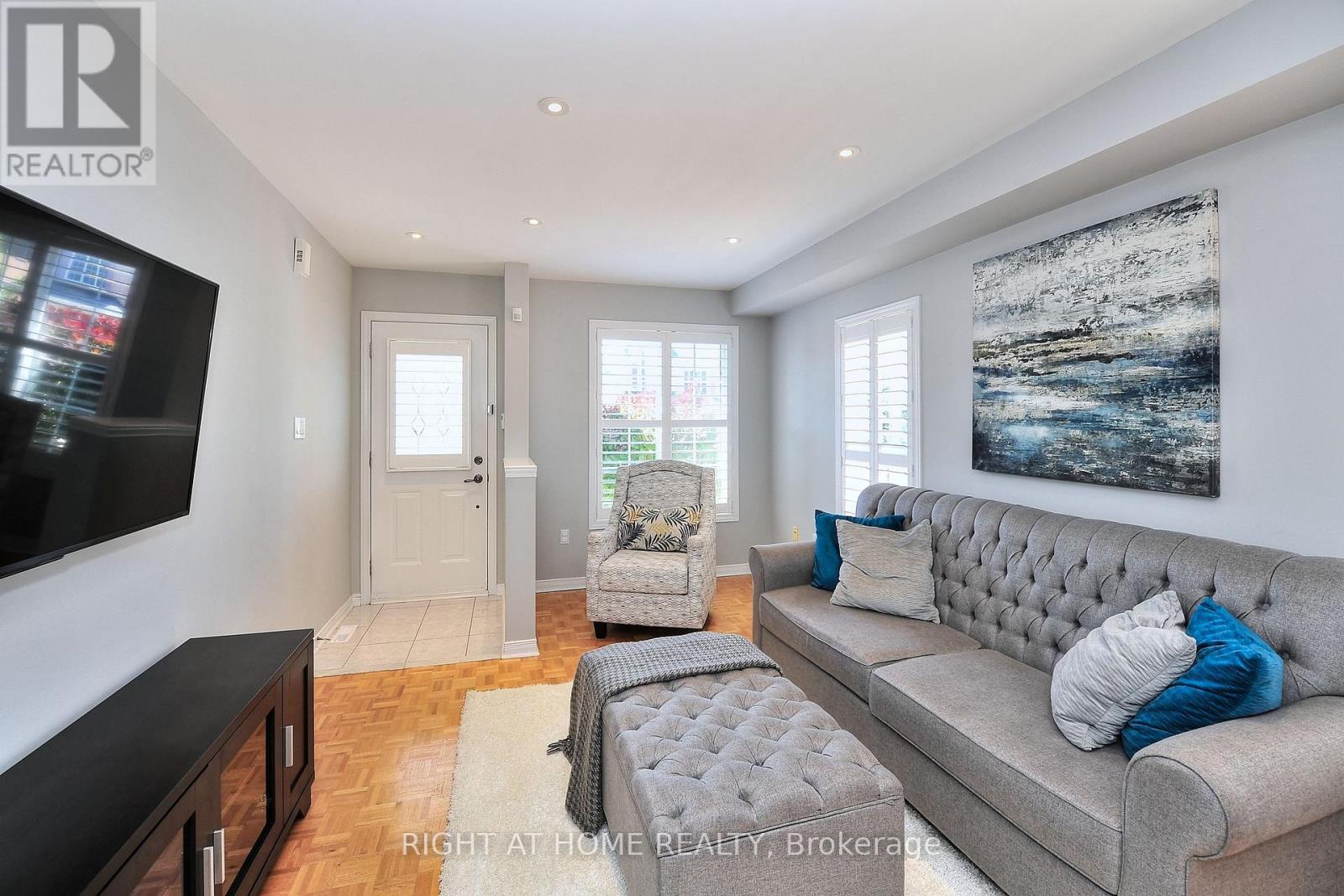 11 Giovanni Way, Vaughan, Ontario  L4H 1R7 - Photo 4 - N12381948
