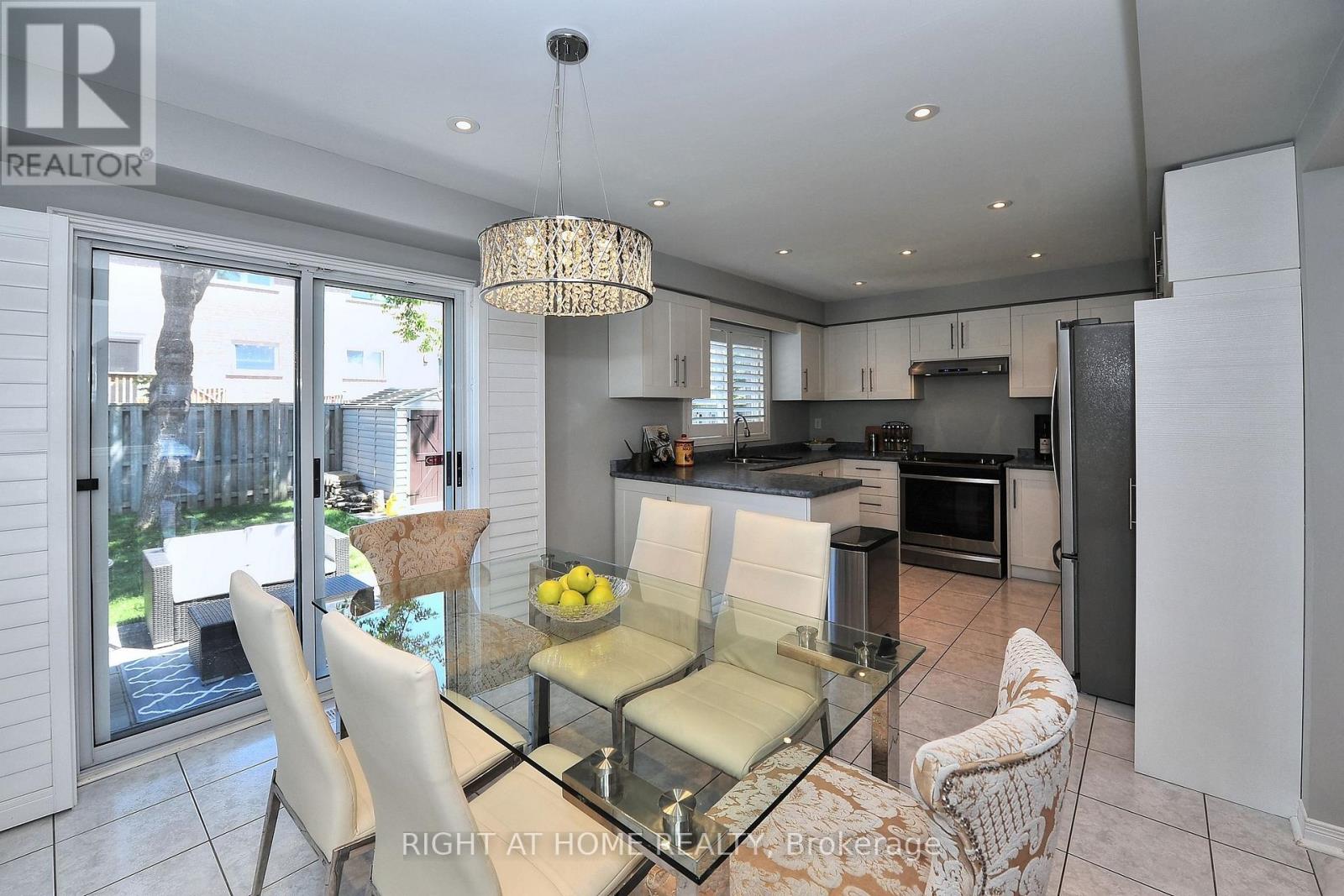 11 Giovanni Way, Vaughan, Ontario  L4H 1R7 - Photo 6 - N12381948