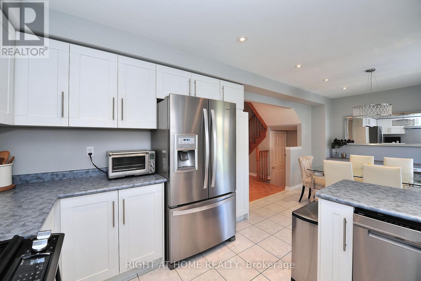 11 Giovanni Way, Vaughan, Ontario  L4H 1R7 - Photo 9 - N12381948