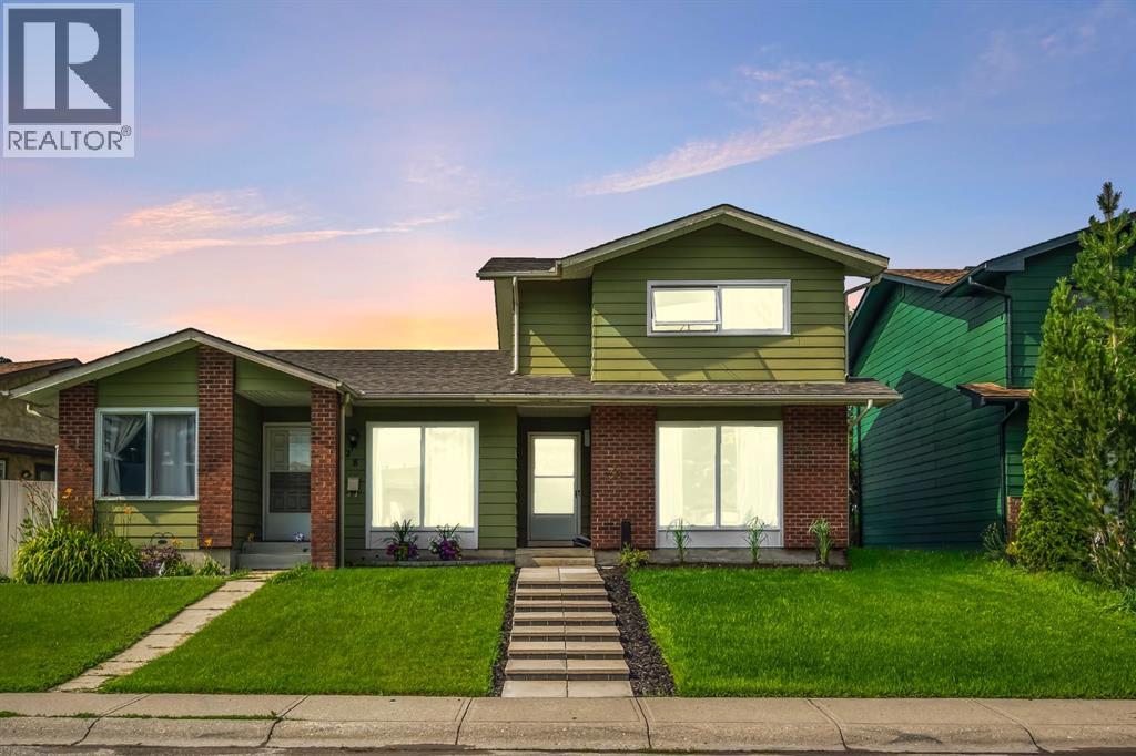 Property at 30 Sunhurst Crescent SE image 3
