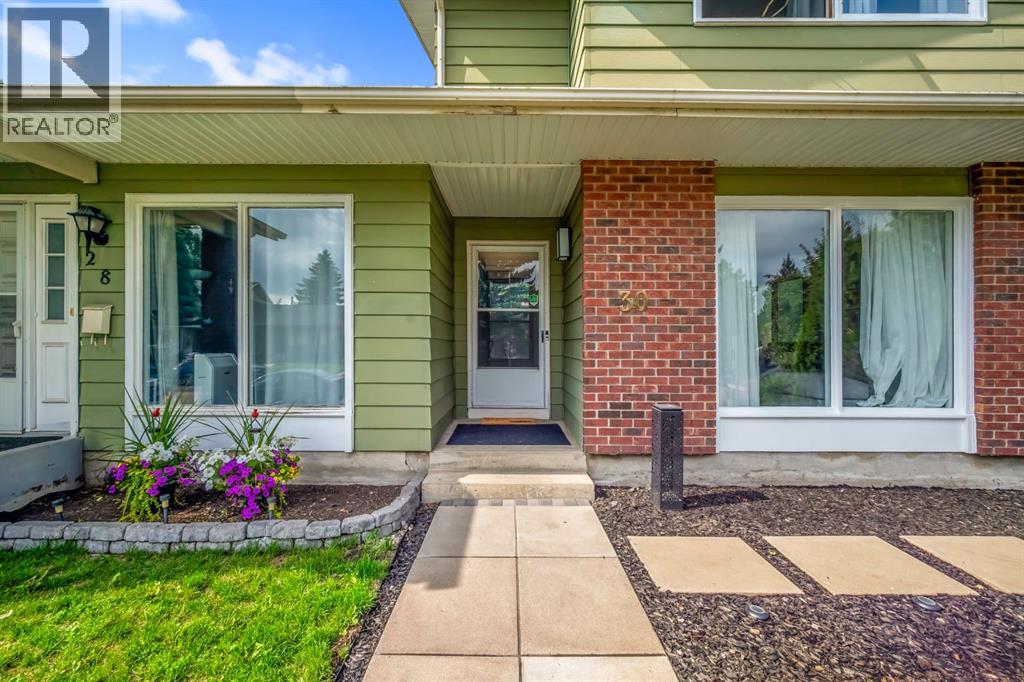 Property at 30 Sunhurst Crescent SE image 5