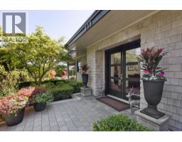939 FRIAR CRESCENT, North Vancouver, British Columbia