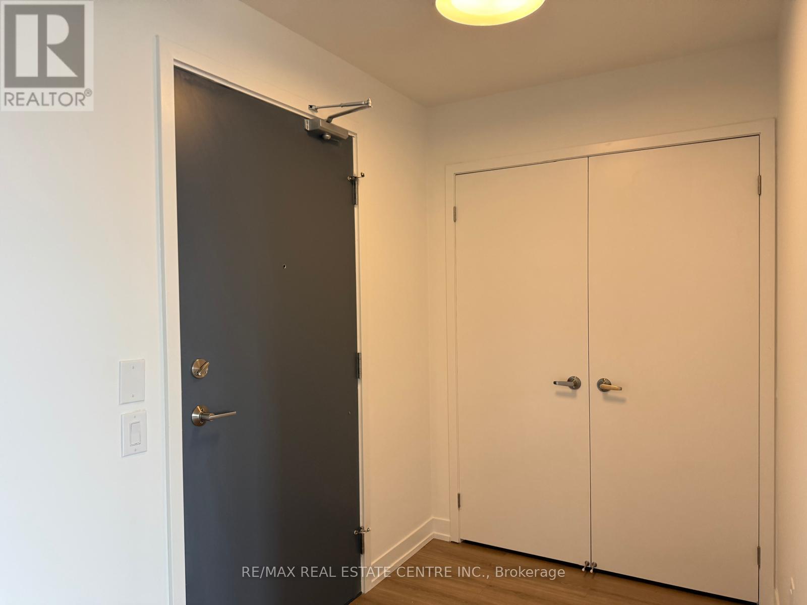 1118 - 2485 Eglinton Avenue W, Mississauga, Ontario  L5M 2V8 - Photo 2 - W12381979