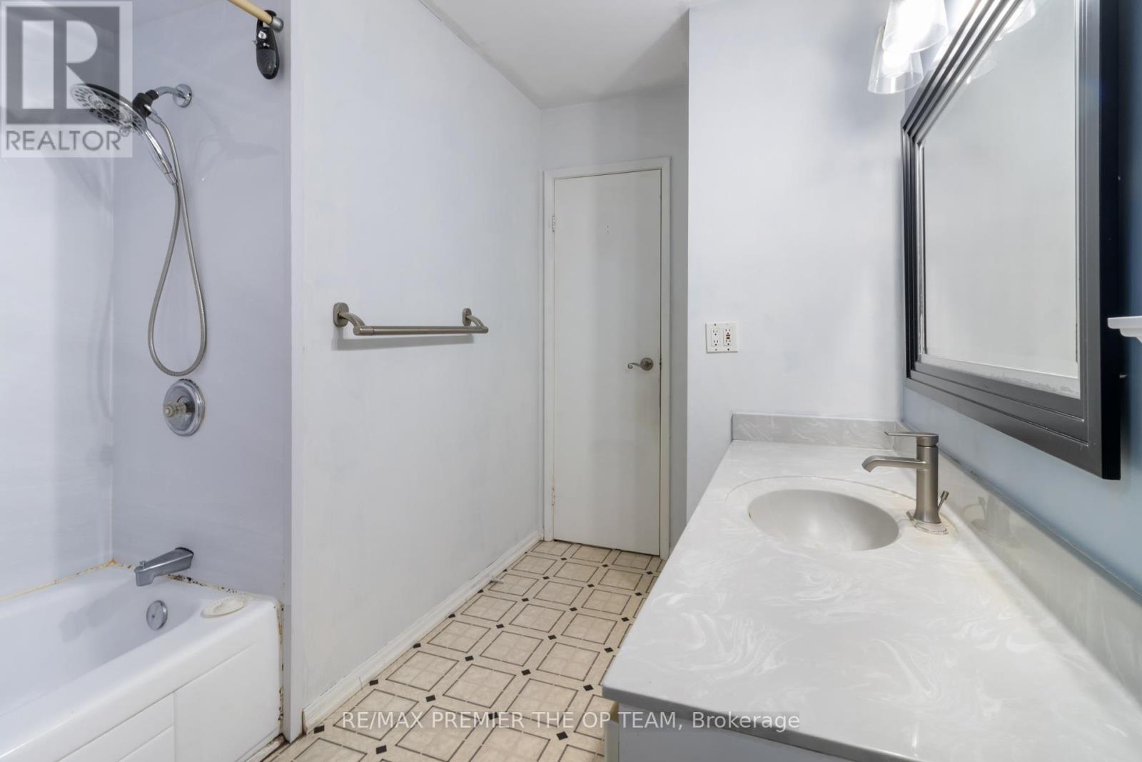 6 Larkfield Road, Brampton, Ontario  L6V 2T3 - Photo 24 - W12382003