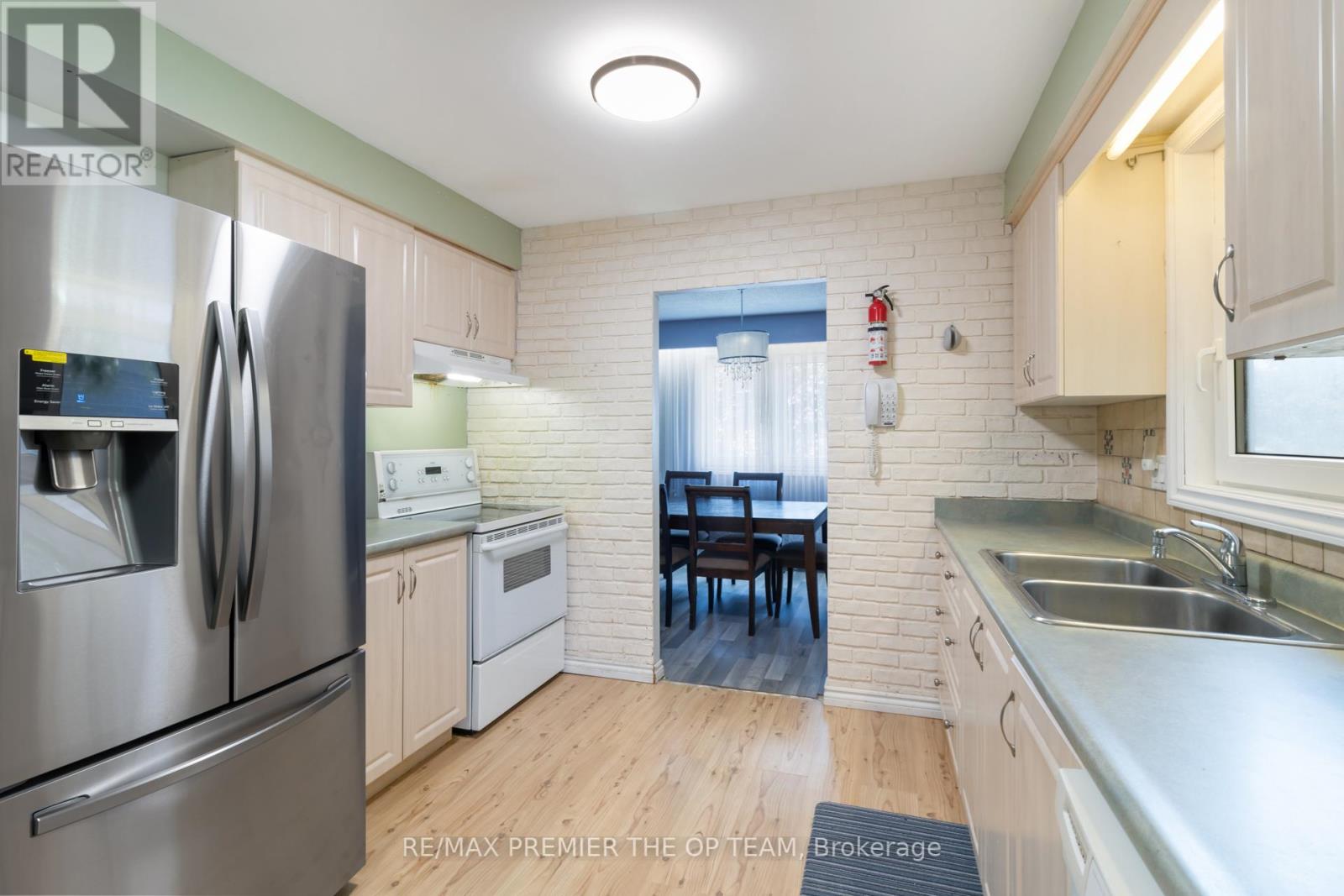 6 Larkfield Road, Brampton, Ontario  L6V 2T3 - Photo 9 - W12382003