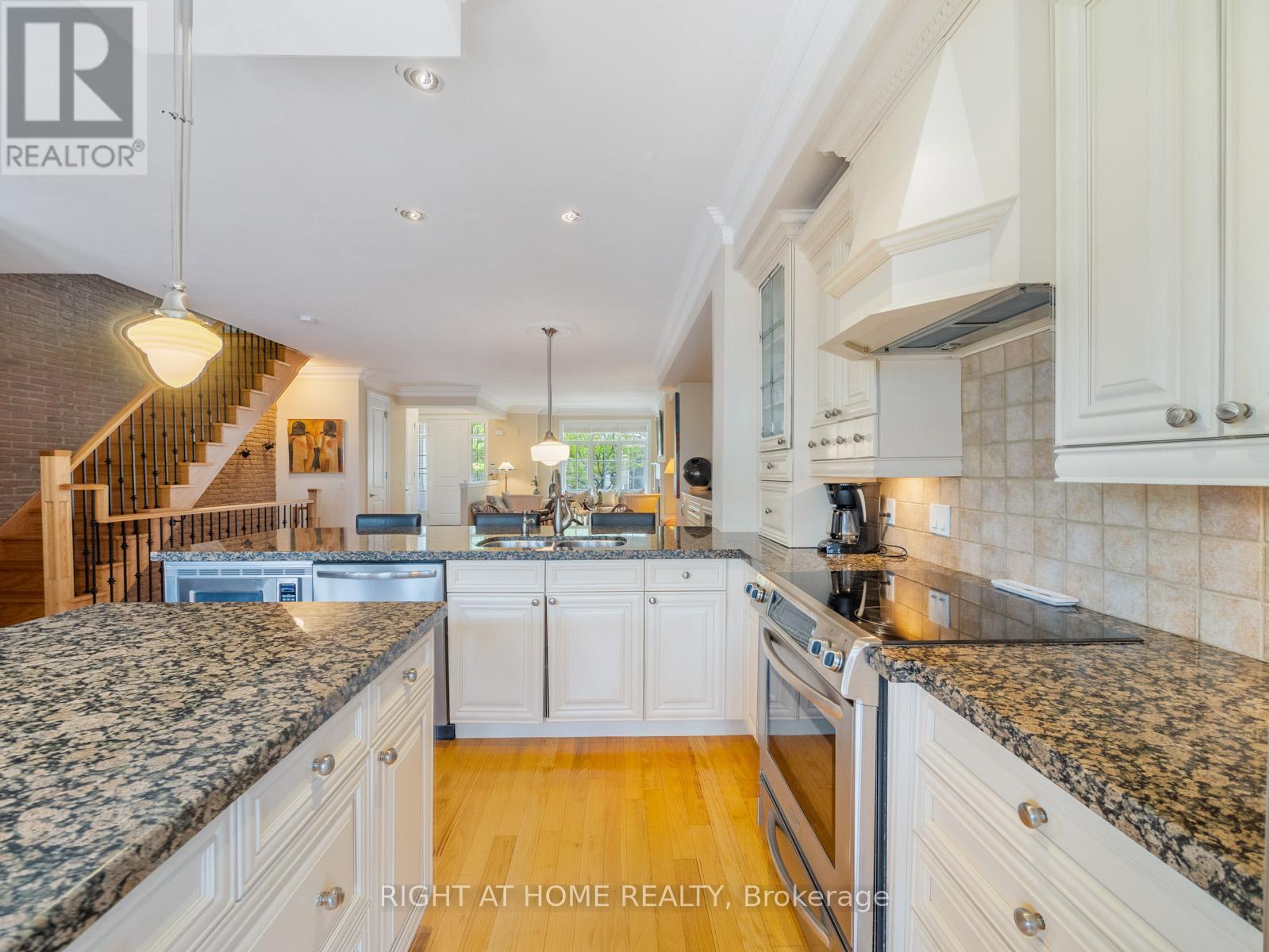 26 - 2369 Ontario Street, Oakville, Ontario  L6L 1A6 - Photo 15 - W12382009