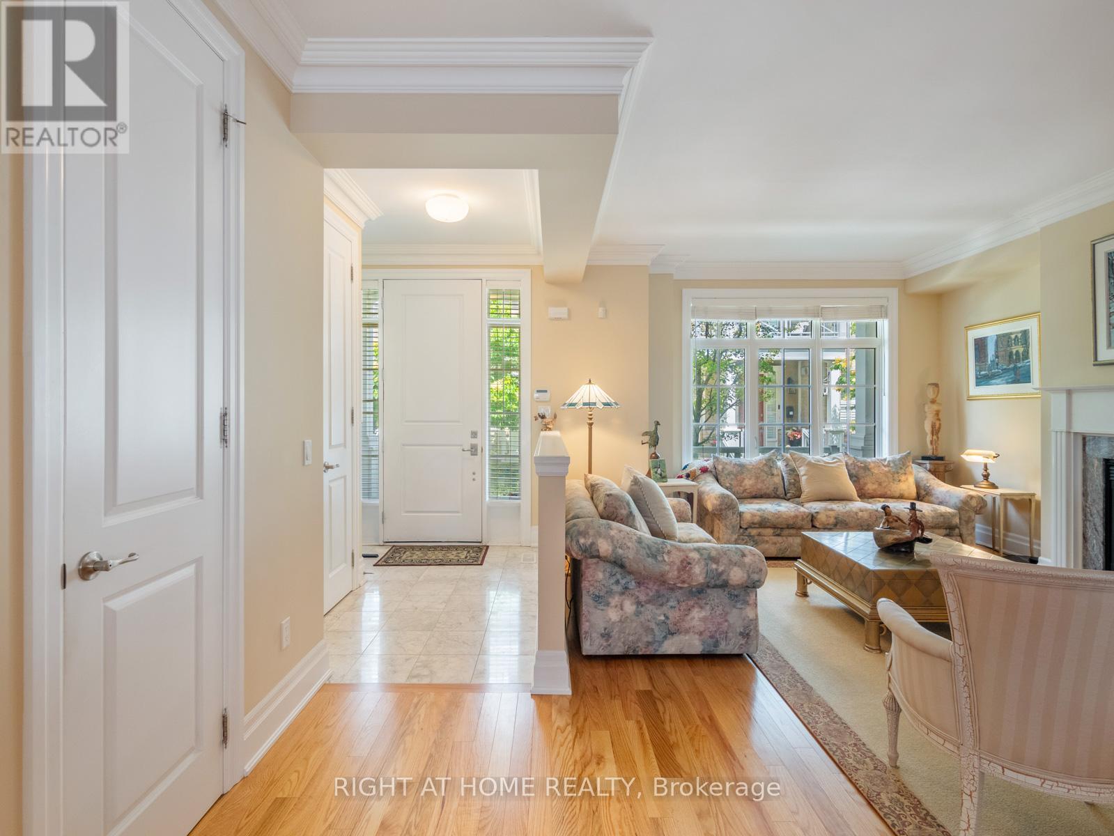 26 - 2369 Ontario Street, Oakville, Ontario  L6L 1A6 - Photo 3 - W12382009