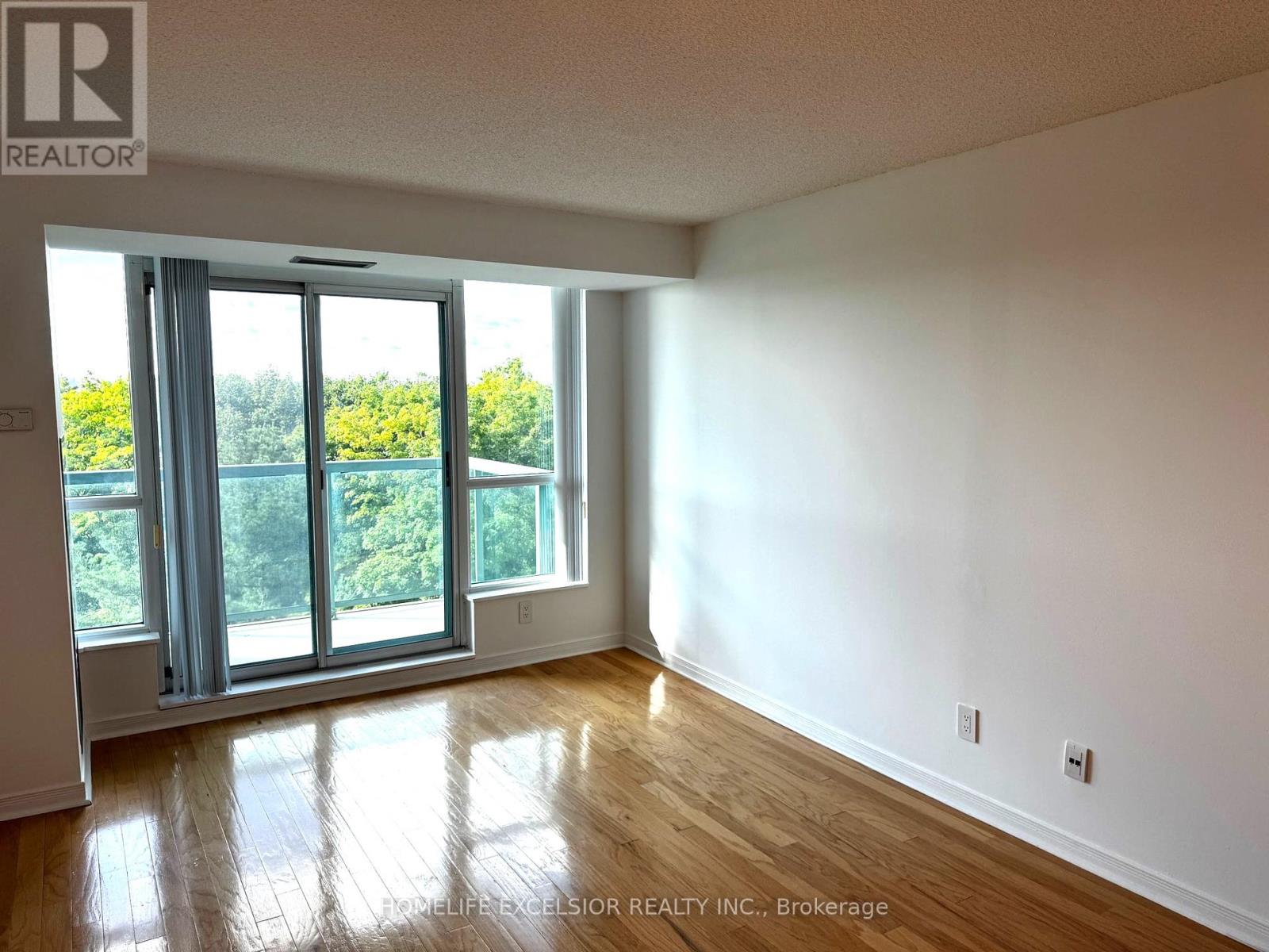 1001 - 2585 Erin Centre Boulevard, Mississauga, Ontario  L5M 6Z7 - Photo 5 - W12382030