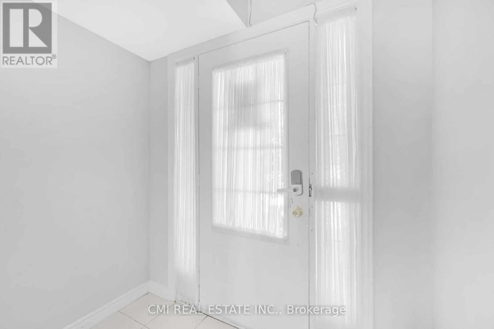 21 Kayak Heights, Brampton (Heart Lake East), Ontario  L6Z 0H8 - Photo 4 - W12382060