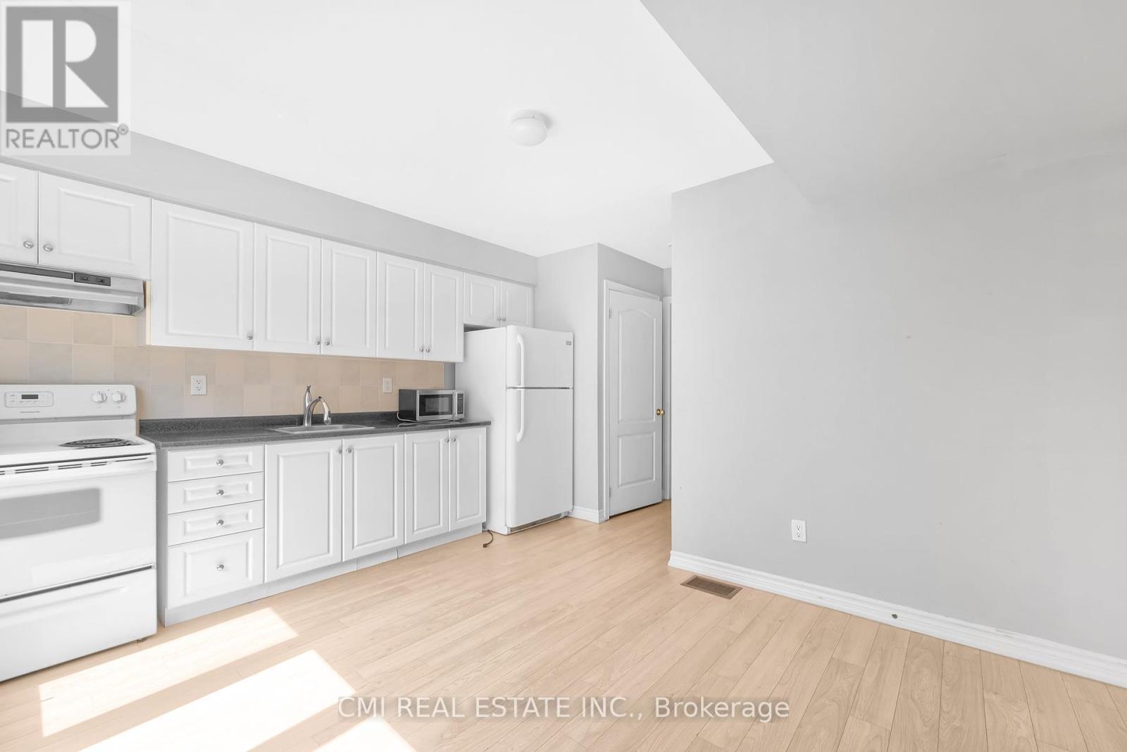 21 Kayak Heights, Brampton (Heart Lake East), Ontario  L6Z 0H8 - Photo 8 - W12382060