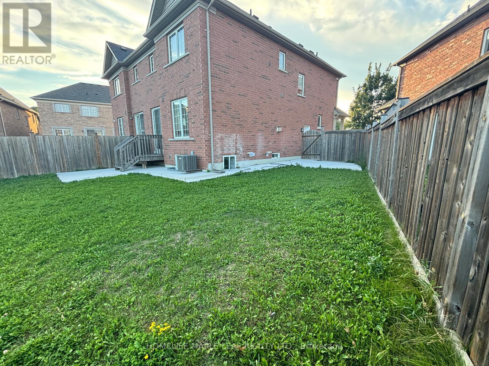 39 Sussexvale Drive, Brampton, Ontario  L6R 3R2 - Photo 14 - W12382066