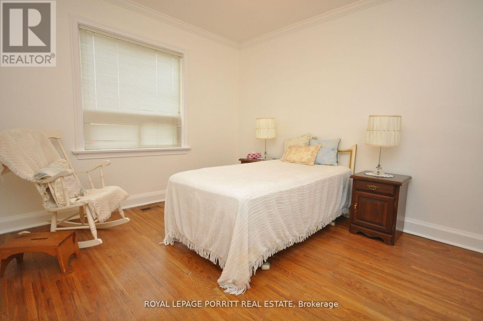 42 Ecker Drive, Toronto, Ontario  M8W 2P4 - Photo 8 - W12382079