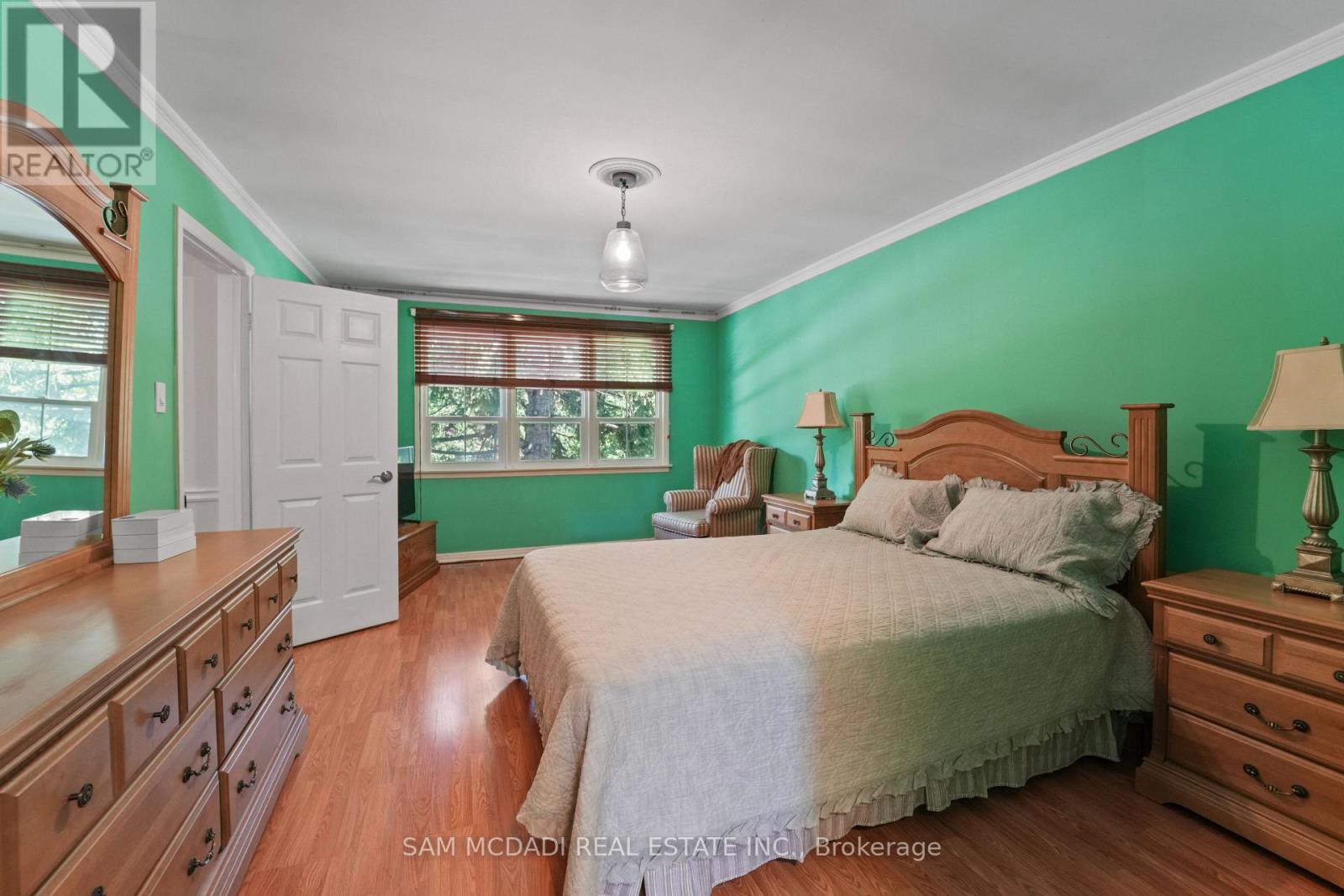 2032 Shannon Drive, Mississauga, Ontario  L5H 3W3 - Photo 25 - W12382085