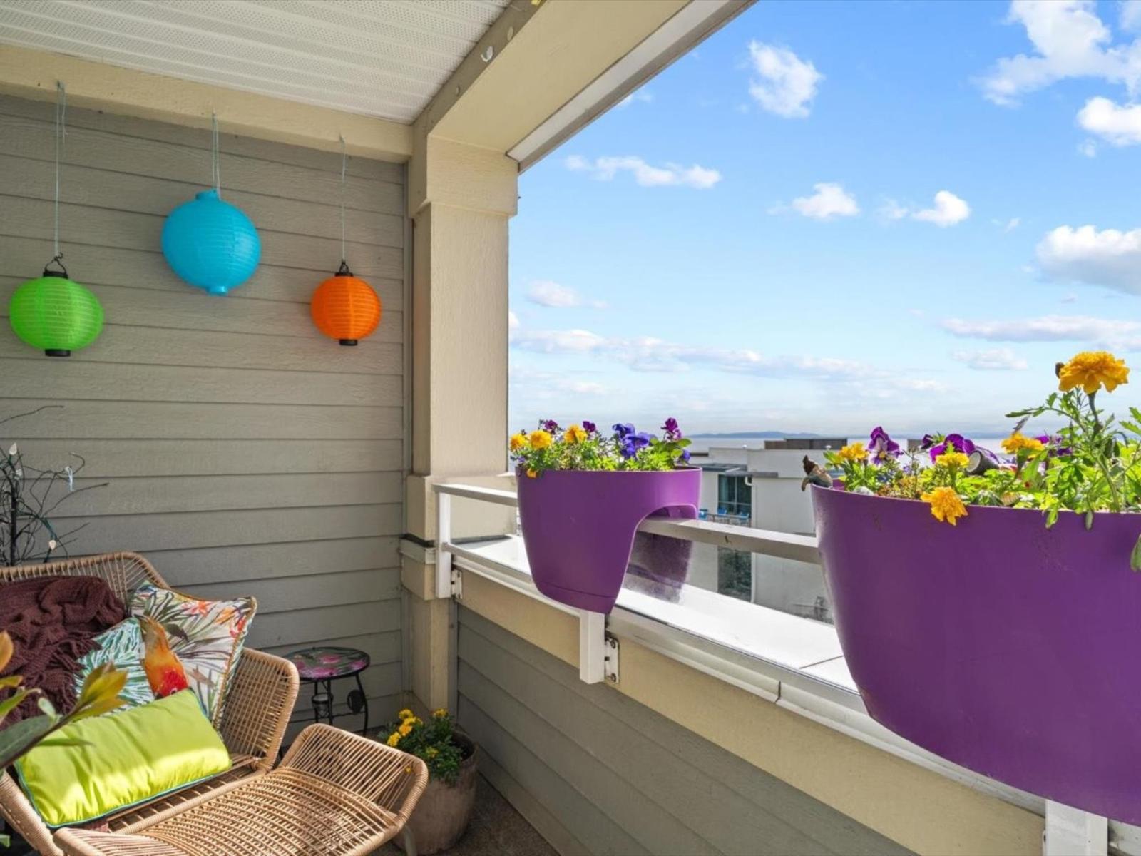 310 15621 Marine Drive, White Rock, British Columbia  V4B 1E1 - Photo 3 - R3042406