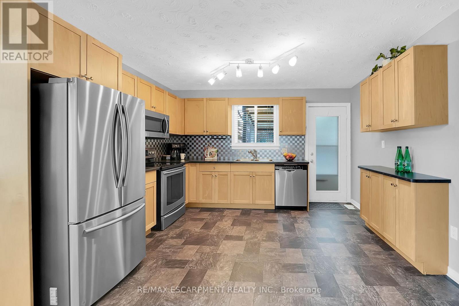 373 Washington Road, Fort Erie, Ontario  L2A 4K5 - Photo 11 - X12381935