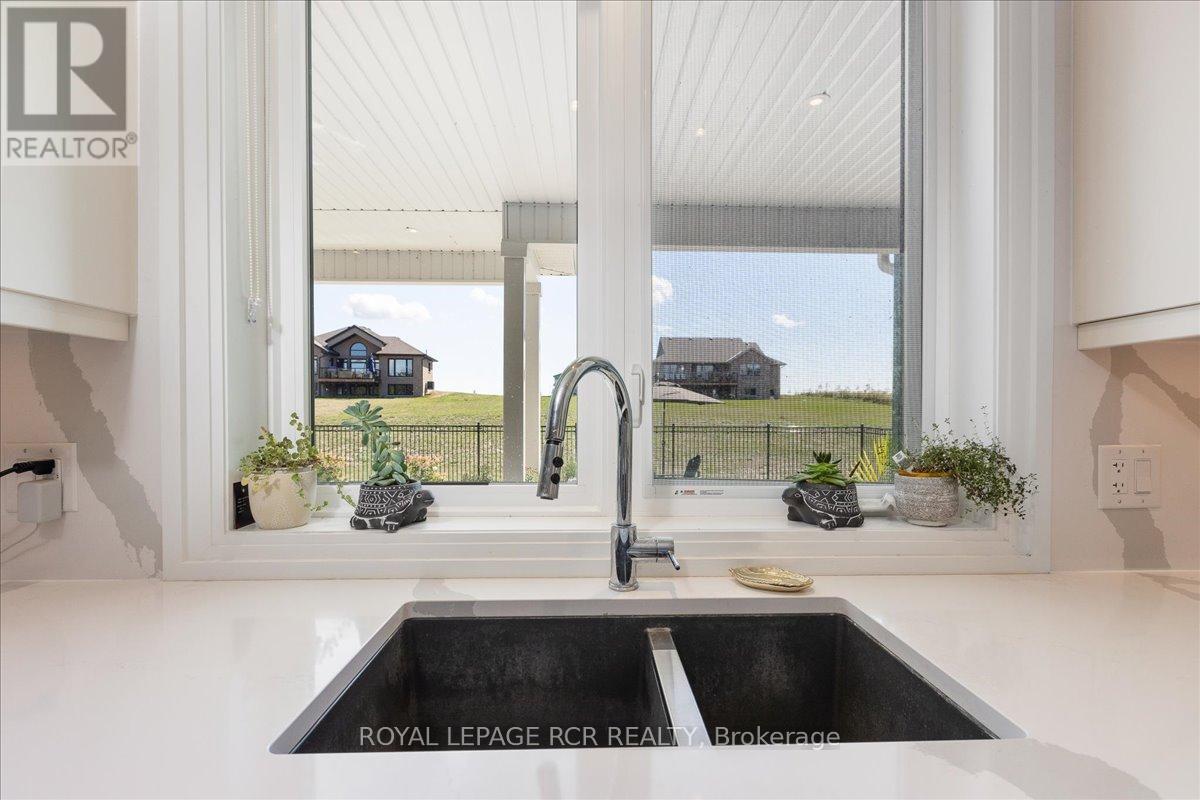 3 Nipigon Street, Kawartha Lakes (Verulam), Ontario  K0M 1N0 - Photo 11 - X12381940