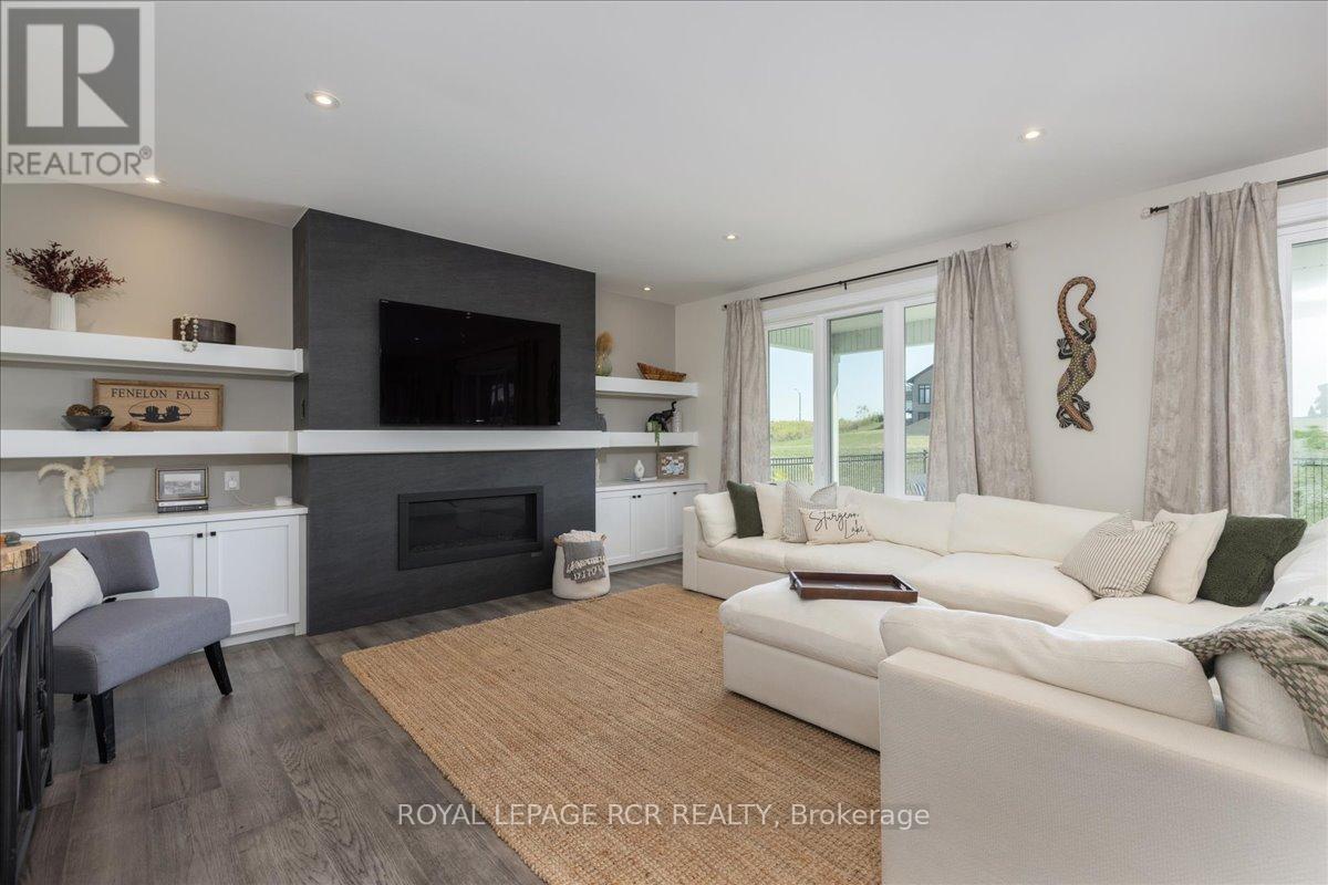 3 Nipigon Street, Kawartha Lakes (Verulam), Ontario  K0M 1N0 - Photo 16 - X12381940