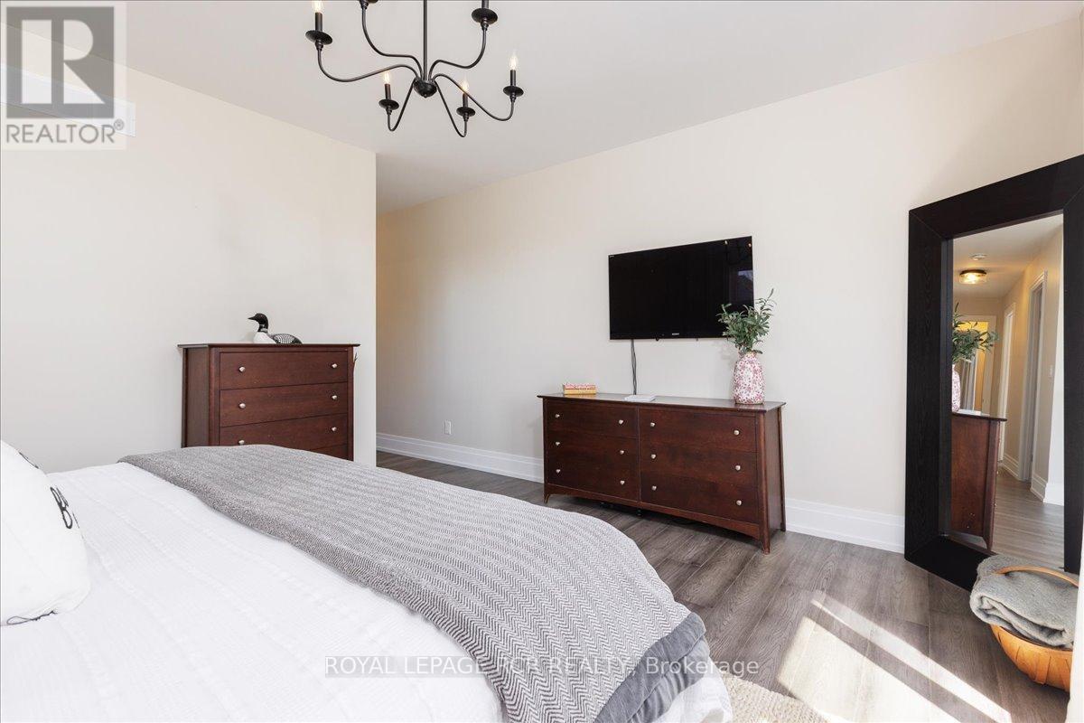 3 Nipigon Street, Kawartha Lakes (Verulam), Ontario  K0M 1N0 - Photo 20 - X12381940