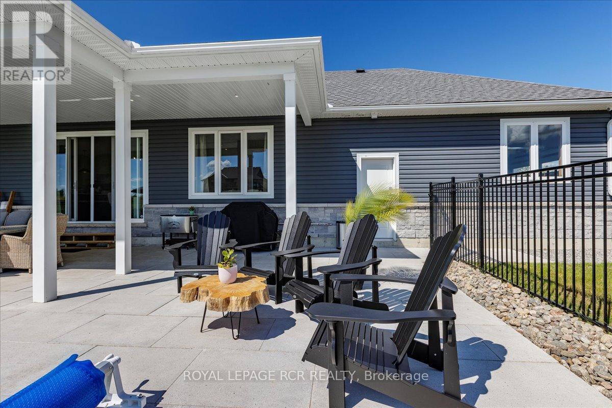 3 Nipigon Street, Kawartha Lakes (Verulam), Ontario  K0M 1N0 - Photo 37 - X12381940