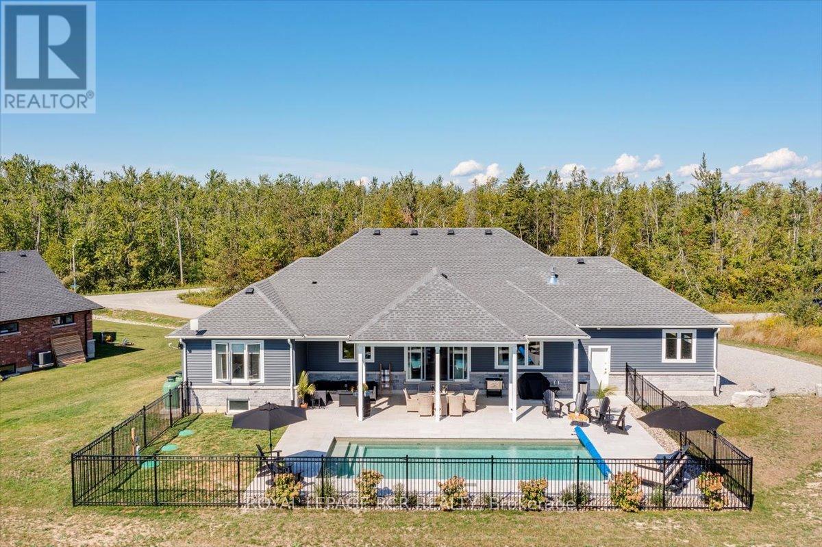 3 Nipigon Street, Kawartha Lakes (Verulam), Ontario  K0M 1N0 - Photo 44 - X12381940