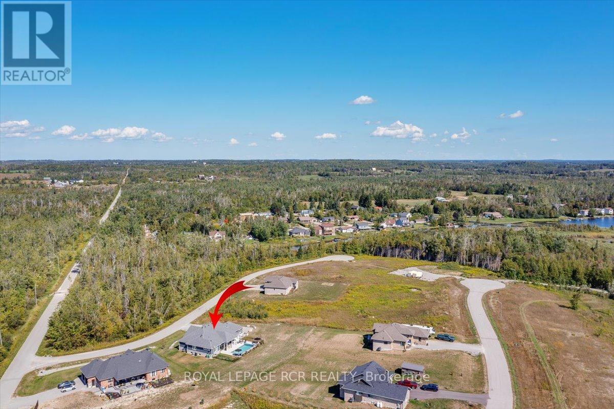 3 Nipigon Street, Kawartha Lakes (Verulam), Ontario  K0M 1N0 - Photo 47 - X12381940